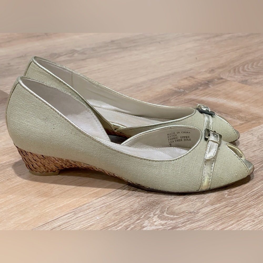 Matisse Estee Khaki Canvas and Gold Leather Open Toe Basket Weave Wedge 7.5 - Picture 1 of 13